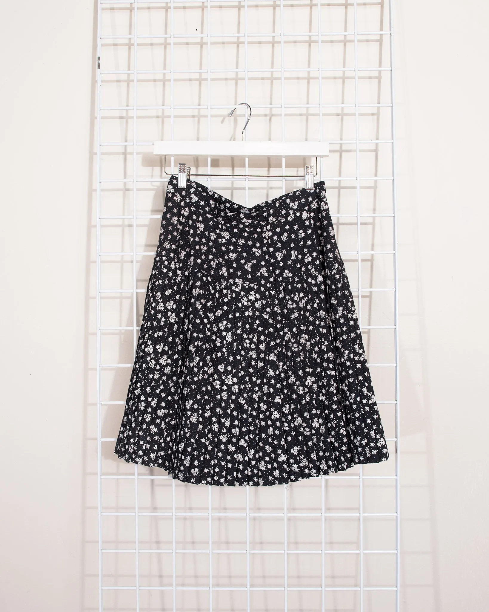 1990s Pleated Floral skirt