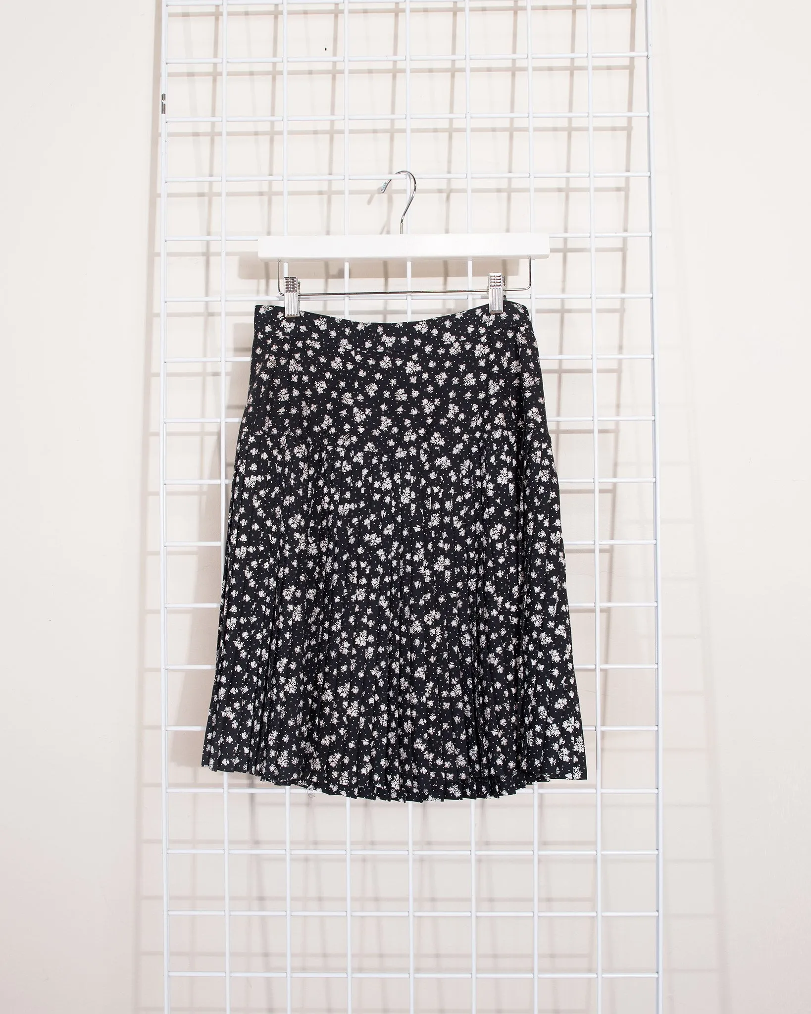 1990s Pleated Floral skirt