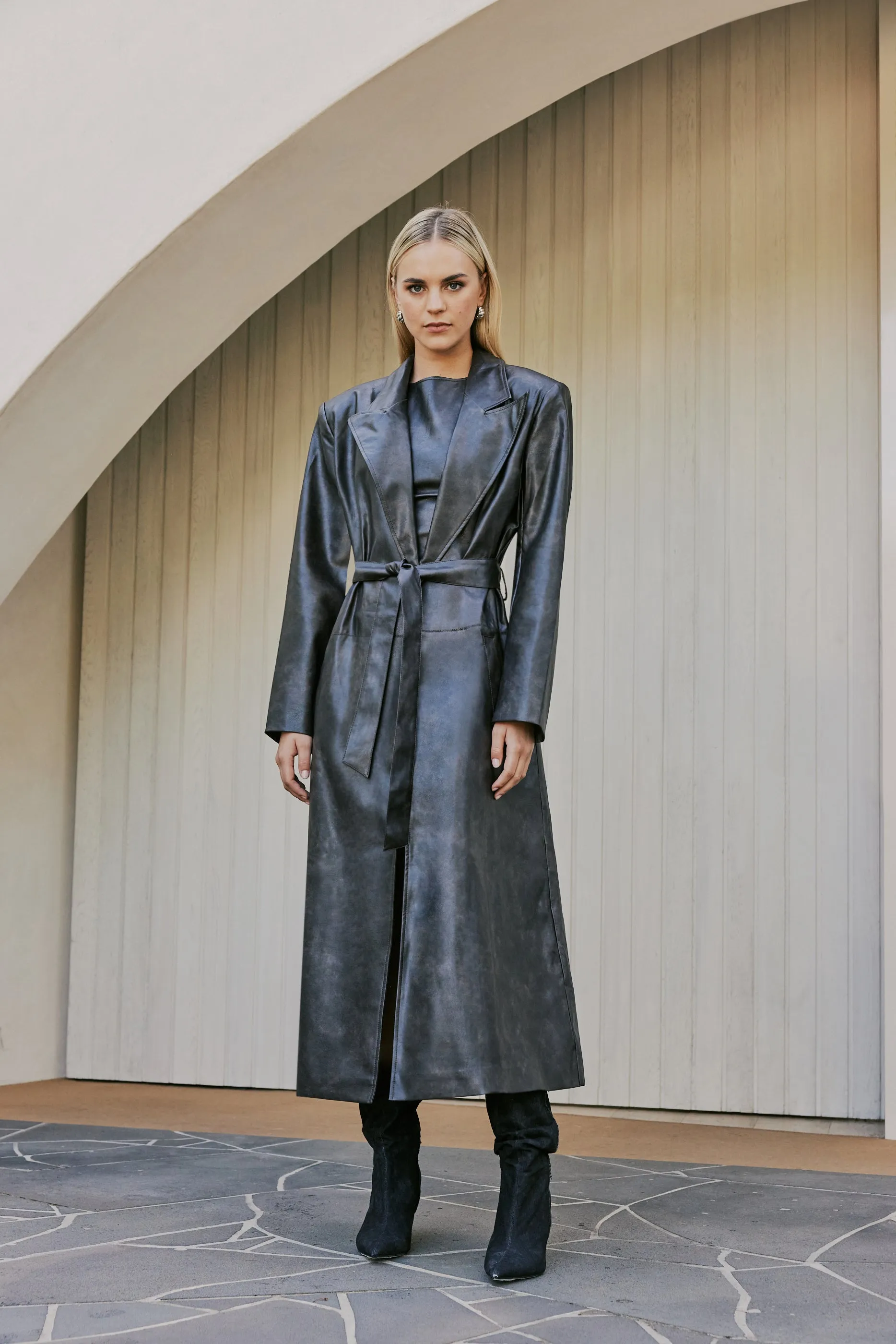 CURAAE Cameron Vegan Leather Fabric Tie Trench Coat In Chestnut
