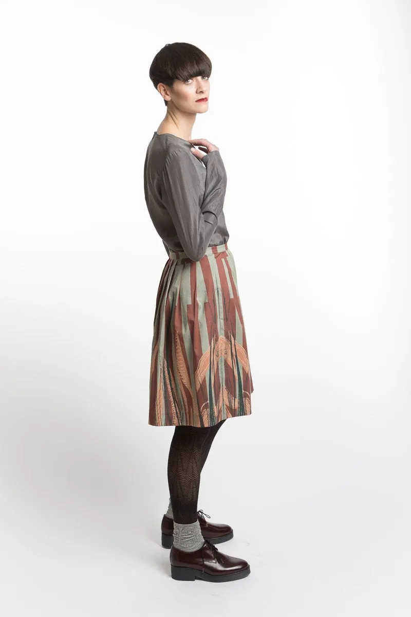 Pleated skirt with leave print