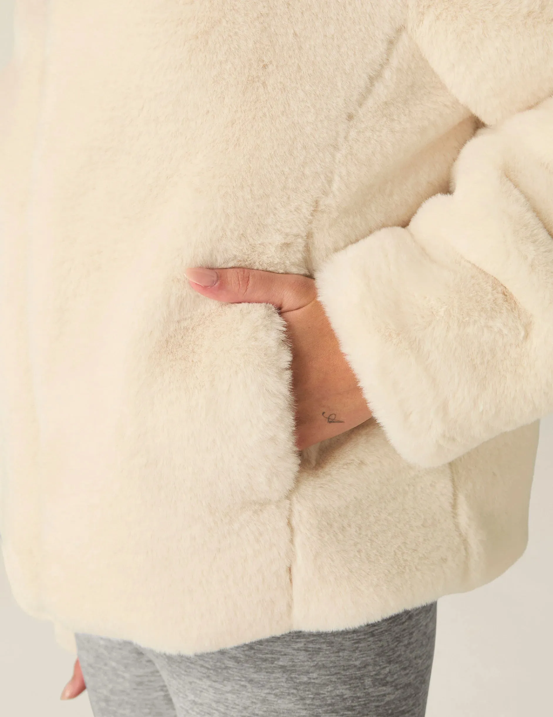 SALE BEYOND YOGA ON THE LIST FAUX FUR JACKET WHITE FINAL SALE